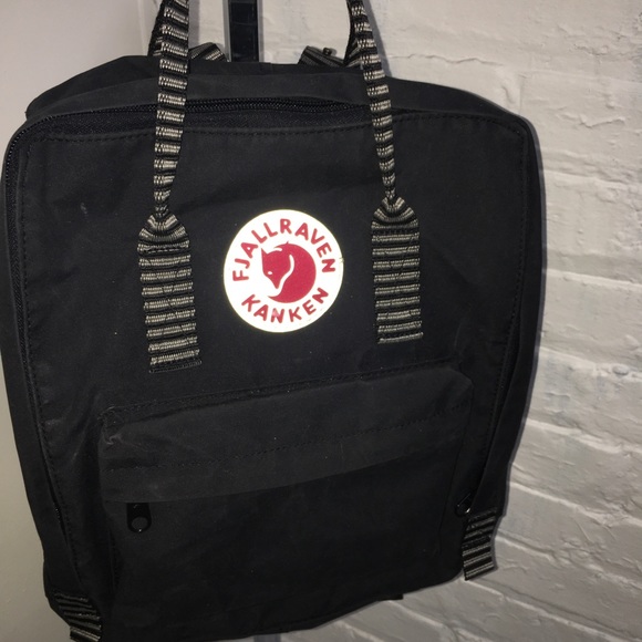 Fjallraven Kanken Regular Size Black Backpack - Picture 2 of 8